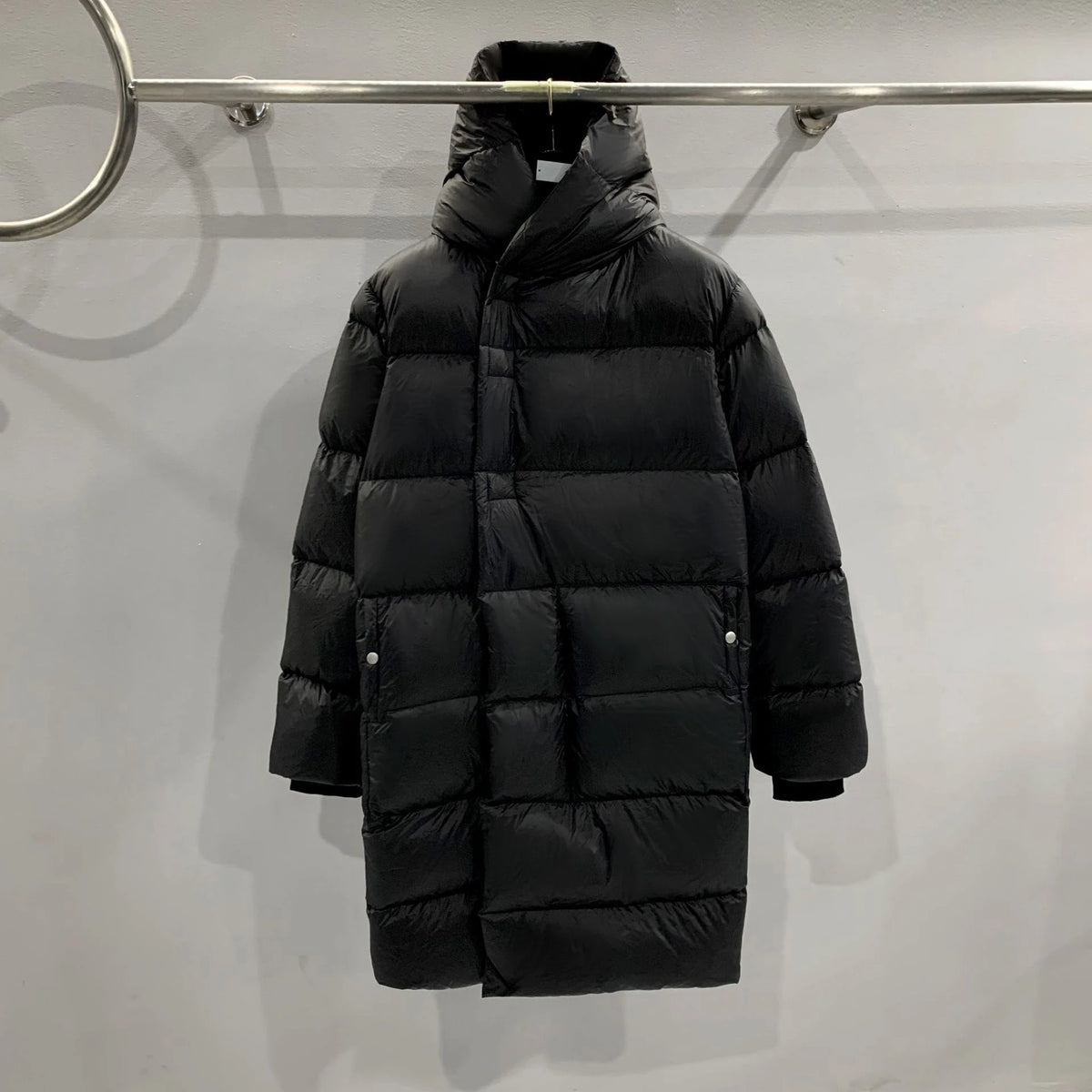 Black long hooded down jacket, 2026 autumn/winter new style, thickened, warm and waterproof women's down coat.